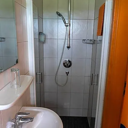 מלון Haas-hotel Am Turm 3*