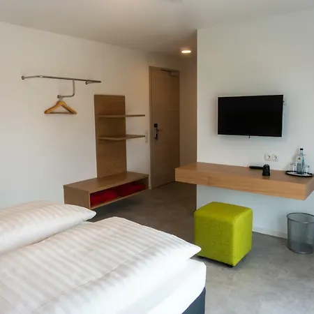 Haas-hotel Am Turm 3* 로뜨바일